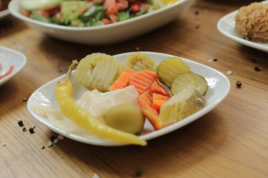 Geleneksel Türk ve Yunan yemek meze masası