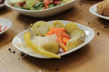 Geleneksel Türk ve Yunan yemek meze masası