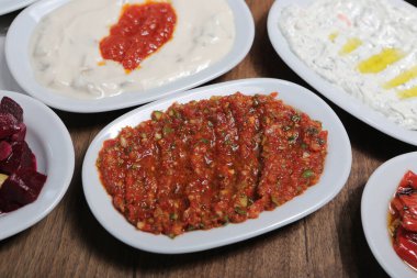Geleneksel Türk ve Yunan yemek meze masası