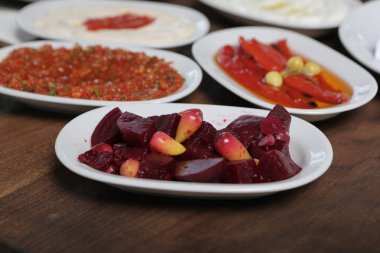 Geleneksel Türk ve Yunan yemek meze masası