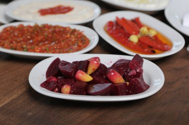 Geleneksel Türk ve Yunan yemek meze masası