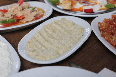 Geleneksel Türk ve Yunan yemek meze masası