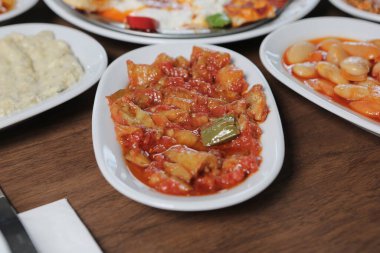 Geleneksel Türk ve Yunan yemek meze masası