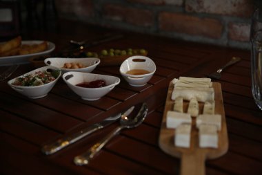 Geleneksel Türk ve Yunan yemek meze masası