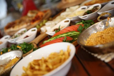 Geleneksel Türk ve Yunan yemek meze masası