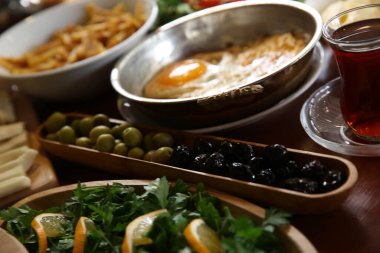 Geleneksel Türk ve Yunan yemek meze masası