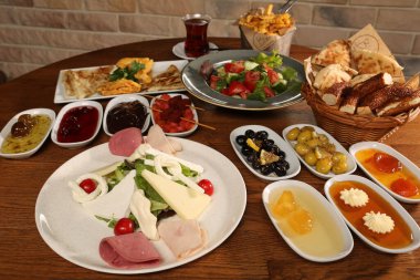 zengin ve leziz Türk Kahvaltı