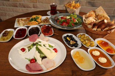 zengin ve leziz Türk Kahvaltı