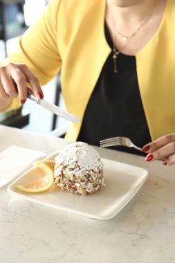 Masada lezzetli bir pasta var.