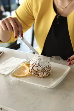 Masada lezzetli bir pasta var.