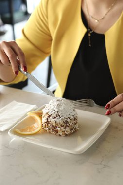 Masada lezzetli bir pasta var.