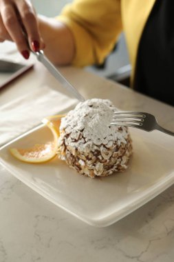 Masada lezzetli bir pasta var.