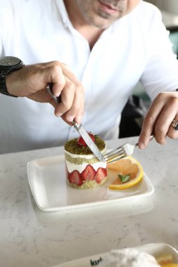 Masada lezzetli bir pasta var.