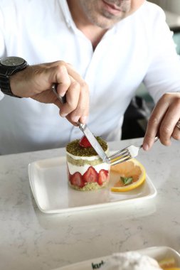 Masada lezzetli bir pasta var.