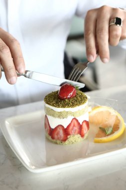 Masada lezzetli bir pasta var.