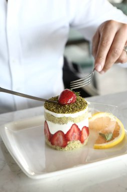 Masada lezzetli bir pasta var.