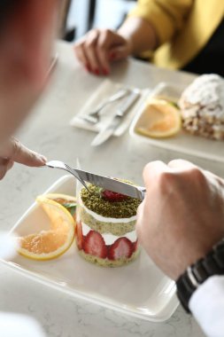 Masada lezzetli bir pasta var.