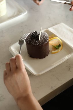 Masada lezzetli bir pasta var.