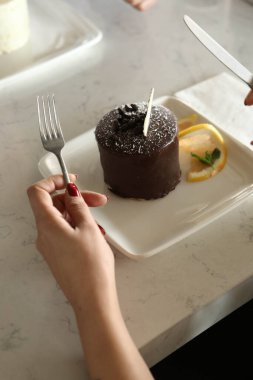 Masada lezzetli bir pasta var.