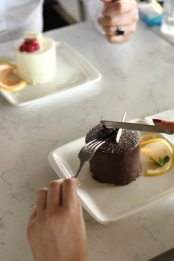 Masada lezzetli bir pasta var.