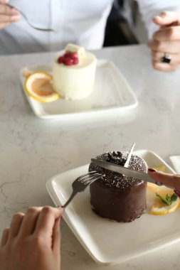 Masada lezzetli bir pasta var.