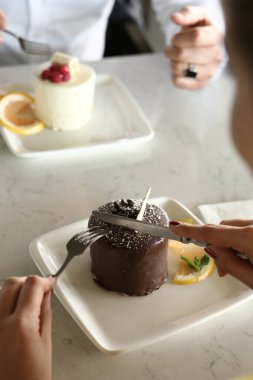 Masada lezzetli bir pasta var.