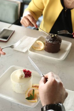 Masada lezzetli bir pasta var.