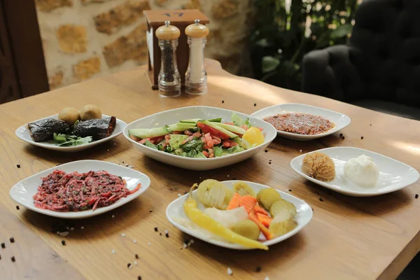 Hagyományos Török Görög Vacsora Meze Asztal — Stock Fotó