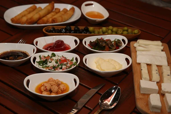 Traditioneel Turks Grieks Diner Meze Tafel — Stockfoto