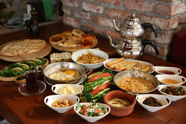 Meja Makan Malam Tradisional Turki Dan Yunani — Stok Foto