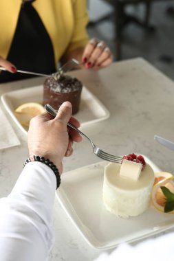 Masada lezzetli bir pasta var.