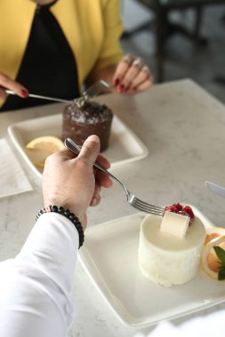 Masada lezzetli bir pasta var.