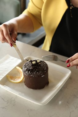 Masada lezzetli bir pasta var.