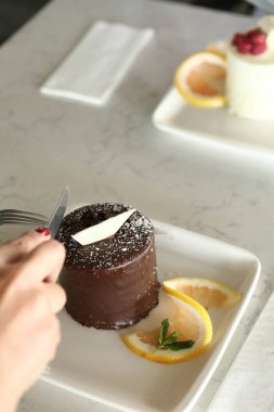 Masada lezzetli bir pasta var.