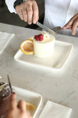 Masada lezzetli bir pasta var.