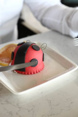 Masada lezzetli bir pasta var.