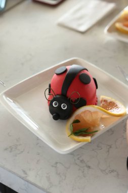 Masada lezzetli bir pasta var.