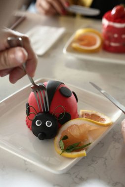 Masada lezzetli bir pasta var.