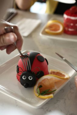 Masada lezzetli bir pasta var.