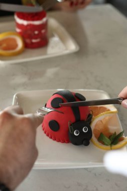 Masada lezzetli bir pasta var.