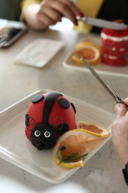 Masada lezzetli bir pasta var.