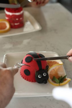 Masada lezzetli bir pasta var.