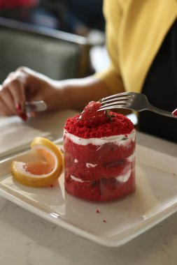 Masada lezzetli bir pasta var.