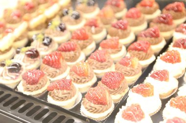 Masada lezzetli bir pasta var.