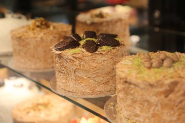 Masada lezzetli bir pasta var.