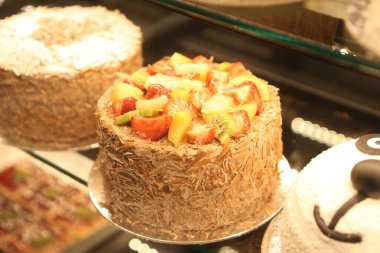 Masada lezzetli bir pasta var.