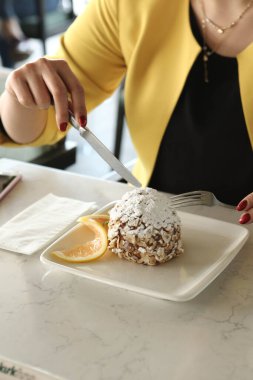 Masada lezzetli bir pasta var.