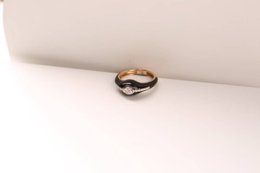 Elmas Mücevherler ve Moda Mücevherleri