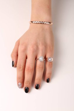 Elmas Mücevherler ve Moda Mücevherleri