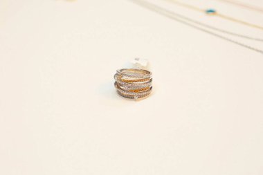 Elmas Mücevherler ve Moda Mücevherleri